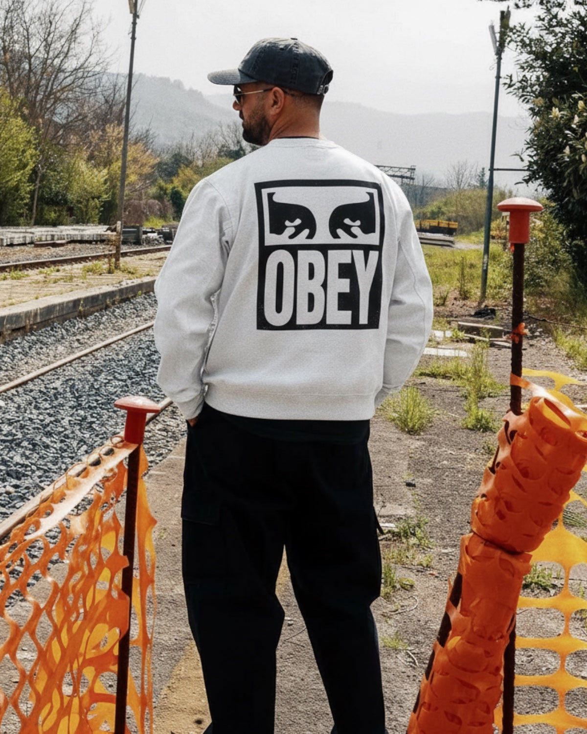 Manuel Store OBEY EYES ICON II CREWNECK sweatshirt in light grey, 80% cotton, 20% polyester, with printed graphic on front and back.